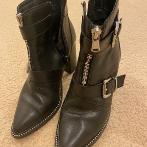 black pumps heel